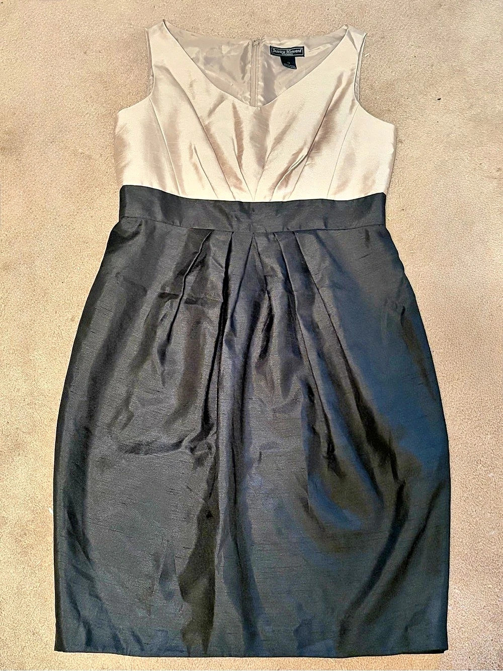 Jessica Howard Pleated Midi Dress in Black & Champagne Size 14 Like New
